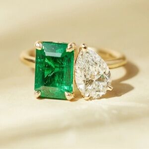 Toi et Moi Emerald Green and White Diamond Ring